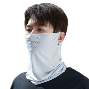Masque de cyclisme perforé en soie pour hommes et femmes, respirant pour le printemps et l'été - Product Image 1