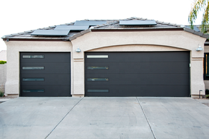 La <span class=keywords><strong>porte</strong></span> plate noire et blanche gris foncé <span class=keywords><strong>de</strong></span> <span class=keywords><strong>garage</strong></span> <span class=keywords><strong>de</strong></span> <span class=keywords><strong>RAL</strong></span> <span class=keywords><strong>7016</strong></span> lambrisse la surface finie <span class=keywords><strong>de</strong></span> panneau <span class=keywords><strong>de</strong></span> <span class=keywords><strong>porte</strong></span> industriel sectionnel en acier - Product Image 4