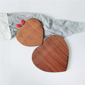 Tabla de cortar de madera maciza en forma de corazón, antibacteriana, no tóxica, fácil de limpiar, para preparación de alimentos en la cocina - Product Image 3