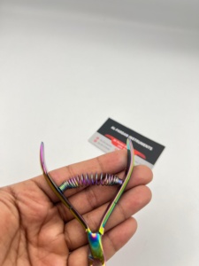 ที่ตัดเล็บโค้งสีรุ้งหลายเฉดพร้อมใบมีดคมและสปริง สำหรับตัดเล็บมือและเล็บเท้า - Product Image 5
