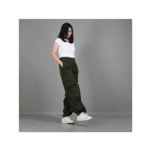 Los pantalones cargo Regina están diseñados pensando en la comodidad y la funcionalidad. Ideal para actividades al aire libre y uso diario. - Product Image 4