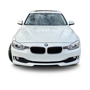 BMW berline blanche abordable, 5 places, phares LED, conduite à gauche, essence, voiture d'occasion à vendre - Product Image 1