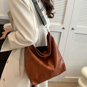 Bolso de Mano Espacioso para Mujer en Diseño Clásico Vintage con Correa Ancha y Cómoda para Usar en Primavera y Verano - Product Image 4