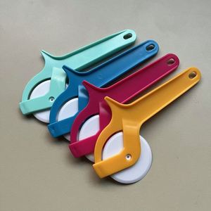 Plastic <b>Roller</b> Pizza Knife <b>Roller</b> Cake Knife Household Kitchen Plastic <b>Roller</b> Pizza Knife - Product Image 5