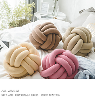 Ins style oreiller noué en forme de boule multicolore fait à la main avec coussin de noyau