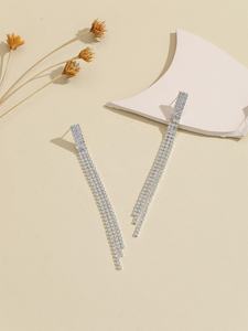 Pendientes Largos de Aleación de Cobre Negro Clásico con Forma de Flor y Circonita Plateada con Borlas Largas para Accesorios de Vestido de Novia para Mujer - Product Image 5