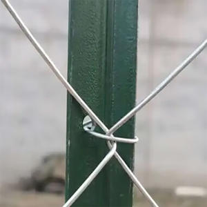 Usine de poteaux de clôture en treillis métallique standard YC gros poteaux de clôture en métal en forme de Y <span class=keywords><strong>poteau</strong></span> de clôture de ferme durable antirouille résistant à l'eau - Product Image 4