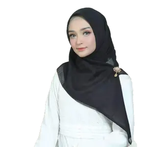 Scialle tinto solido hijab del voile del cotone di usura del voile quadrato del fornitore su ordinazione della malesia con i hijab del tudung 110x100CM