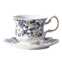 Ensemble tasse et soucoupe à café en porcelaine bleue et blanche rétro, motif floral, bordure dorée, style français, luxe léger, écologique, pour le thé