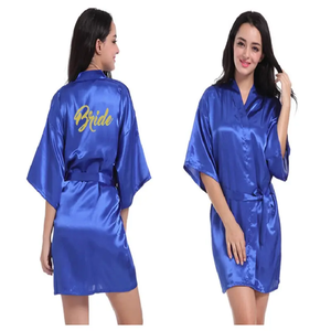 8230434 Kimono <span class=keywords><strong>da</strong></span> sposa in raso <span class=keywords><strong>da</strong></span> <span class=keywords><strong>donna</strong></span> abiti <span class=keywords><strong>da</strong></span> <span class=keywords><strong>notte</strong></span> <span class=keywords><strong>da</strong></span> sposa abiti <span class=keywords><strong>da</strong></span> damigella d'onore pigiama accappatoio camicia <span class=keywords><strong>da</strong></span> <span class=keywords><strong>notte</strong></span> Spa abiti <span class=keywords><strong>da</strong></span> sposa <span class=keywords><strong>vestaglia</strong></span> - Product Image 1