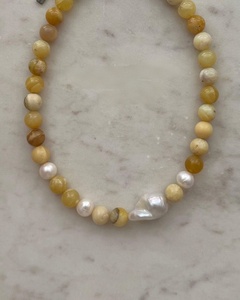 Collier ras du cou artisanal en pierres précieuses fines, avec pendentif en onyx cristal de guérison et perle baroque, bijou vintage raffiné pour elle - Product Image 3