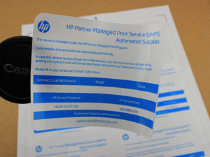 Etiqueta autoadhesiva impresa con logotipo, rollo de etiquetas de embalaje ecológico y Freidly - Product Image 4