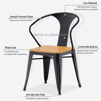 Ensemble de table à manger d'extérieur 5 pièces, plateau carré à lattes 70 cm, pieds noirs coniques avec 4 chaises aspect bois, vente en gros directe d'usine, nouveauté