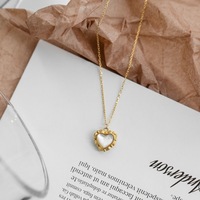 Collier élégant en forme de cœur en acier inoxydable plaqué or avec pendentif en forme de cœur en pierre précieuse et coquille, accessoires pour femmes