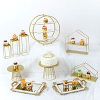 Présentoir à gâteaux et cupcakes à 3 niveaux pour fêtes d'anniversaire Présentoir doré en métal pour table du désert Ensemble de présentoirs