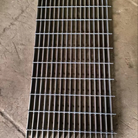 Panneau de grille en acier doux noir pour la fabrication de charges lourdes