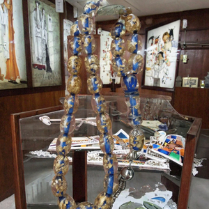Tasbih artisanal en résine avec paillettes bleues et dorées, modèle ange, perles de prière islamiques avec pompon argenté - Product Image 3