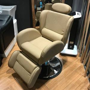 Sillón de Barbería Reclinable Hidráulico Retro Tapizado en Cuero Verde para Peluquería y Salón de Belleza - Product Image 4