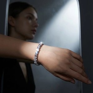 สร้อยข้อมือเพชรทรงกลมและมรกต - ทอง 9k, 14k, 18k - Product Image 2
