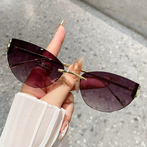 Frameless Curved <b>Sunglasses</b> For Women Black PC Lens UV400 Protection Type 3 Sunshades European American Street Style - Product Image 3