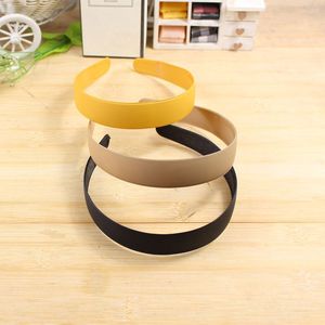 Diadema de plástico estilo macaron para mujer, accesorios para el cabello ondulados de color sólido, tocado informal de alta calidad, origen Jinhua, primavera 2022 - Product Image 4