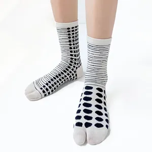 일본 플립 플롭 분할 하나의 단일 발가락 양말 사용자 정의 로고 tabi 양말 단색 두 발가락 양말 판매 도매