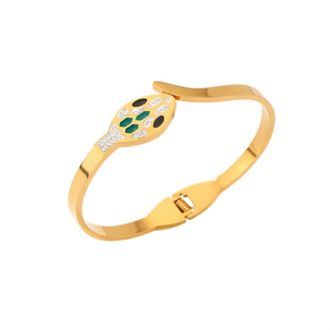 Bracciale a Forma di Serpente Angelina in Acciaio Inossidabile Placcato Oro, Gioiello da Donna alla Moda con Cristalli e Strass, Regalo Trendy - Product Image 3