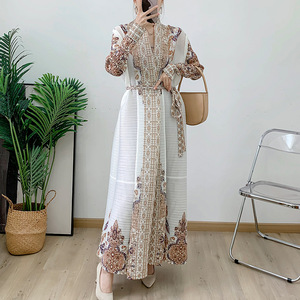 Abaya elegante abito arabo stampato in Abaya pieghettato Beige da donna per l'autunno per il commercio estero del Medio <span class=keywords><strong>Oriente</strong></span> - Product Image 2