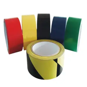 Custom Heavy Duty Pvc Vloer Lijn Markering Tape Geel Zwart Road Parking Zelfklevende Veiligheid Industriële Waarschuwing Vloer Tape