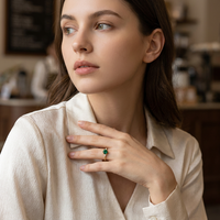 Bague Solitaire Ronde Élégante ZG en Émeraude Nano, Six Griffes en Laiton avec Accent de Zircon Blanc Scintillant – Cadeau Idéal