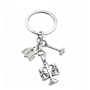 Porte-clés en alliage de zinc au design créatif de balance et de marteau, prix d'usine, vente en gros, haute qualité, pour la Semaine de la reconnaissance des enseignants - Product Image 1