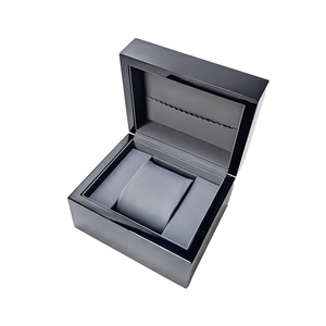 Sang trọng màu đen bằng gỗ sơn mài hoàn thành bức tranh xem gói hộp PU da gối bên trong với chất lượng cao Gói bán buôn - Product Image 5