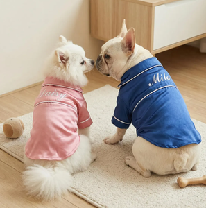 Pyjamas personnalisé<span class=keywords><strong>s</strong></span> pour chien, vêtements de nuit brodé<span class=keywords><strong>s</strong></span> sur mesure pour animaux de compagnie, vêtements en satin pour chien, cadeau de pyjama pour chiot - Product Image 3