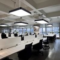 Suspension LED Carrée Minimaliste Moderne en Fer, Lumière du Jour 6000K, pour Studio, Bureau, Centre Commercial, Supermarchés, Magasins de Détail, Noire, Garantie 2 Ans