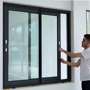 Finestra Scorrevole Orizzontale in Alluminio con Effetto Legno e Zanzariera Integrata di Sicurezza, su Misura per Ville Tradizionali - Product Image 6