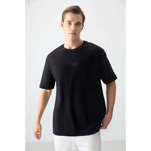 เสื้อยืดพิมพ์ลายทรงโอเวอร์ไซส์สำหรับผู้ชาย Air Jones สีดำ ผ้าฝ้าย 100% เนื้อผ้านุ่มหนา - รุ่น 88361 - Product Image 1
