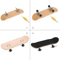 1 pièce Figurines Miniatures Articles Fingerboard Finger Noël Kawaii Décoration de chambre Accessoires de bureau Skateboards Cadeaux pour enfants