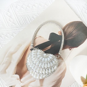 Borse a Cuore di Strass di Tendenza 2026 per <span class=keywords><strong>Donna</strong></span> Mini <span class=keywords><strong>Pochette</strong></span> con Perline e Manico Bling-Bling Borsetta a Cuore Clutch da Sera - Product Image 5