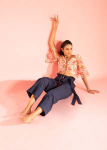 Conjunto coordinado Candy Bells para mujer, elegante conjunto de dos piezas con diseño divertido, estilo moderno, ajuste cómodo para fiestas. - Product Image 3