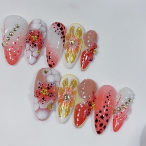 Faux <span class=keywords><strong>ongles</strong></span> en amande rouges et noirs faits à la main, 10 pièces, avec motif floral doré peint à la main, corail blanc et strass, design esthétique - Product Image 6