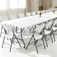 Chaise pliante d'hôtel en plastique imitation rotin pour commande en gros, idéale pour les salles de banquet et les lieux commerciaux