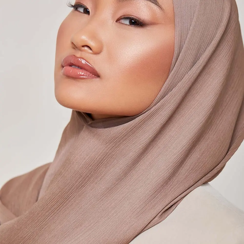 Оптовая продажа с завода, индивидуальные этнические шарфы и шали Muna, волнистые тюрбаны, плиссированный шифоновый хиджаб для Малайзии