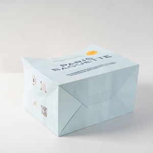 Bolsa de Papel Kraft Blanca con Asa Plana, Impresión a Todo Color en Ambos Lados, para Empaque de Moda, Calzado Deportivo y Marcas de Estilo de Vida - Product Image 3
