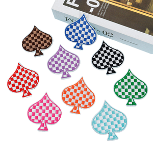 Parche Bordado Termoadhesivo con Diseño de Tablero de Ajedrez - Product Image 1