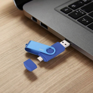 แฟลชไดรฟ์โลหะแบบหมุนได้ รองรับการใช้งานสองรูปแบบในรถยนต์ OTG Type-C USB 2.0/3.0 ความจุ 128MB-128G สำหรับโทรศัพท์มือถือและคอมพิวเตอร์ รับทำโลโก้ตามสั่ง ขายส่ง - Product Image 1
