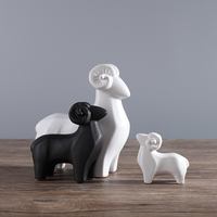Drei Schafe bringen Glück: Keramik-Deko, niedliche Schaf-Skulptur, moderne nordische minimalistische Ornamente für das neue Haus und das Wohnzimmer
