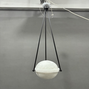 Luminaire suspendu sphérique de luxe en albâtre avec crochets en métal doré et plafonnier pour une ambiance commerciale et résidentielle - Product Image 3