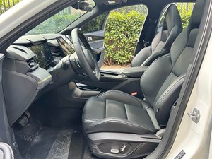 Auto Usado <span class=keywords><strong>2022</strong></span> Lynk & Co 03 1.5T Sedán Gasolina Automático Estándar de Emisiones Euro 6 Bajo Kilometraje Volante a la Izquierda para Exportación Global al por Mayor - Product Image 4