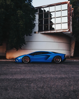 Jantes forgées multi-branches de haute qualité, design 2 pièces, noir brillant avec centre rouge imité, pour Lamborghini Aventador