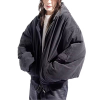 Bomber d'hiver à capuche luxueux fabriqué en usine pour hommes et femmes Blouson aviateur de style universitaire.